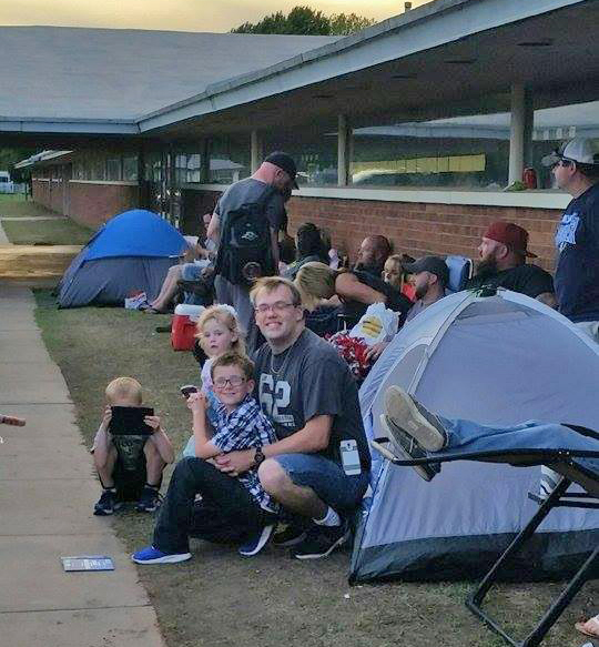 Chisholm School Waitng Line